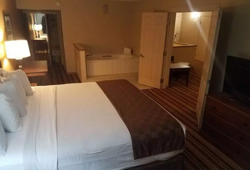 Отель Rock Island Inn & Suites Marshalltown