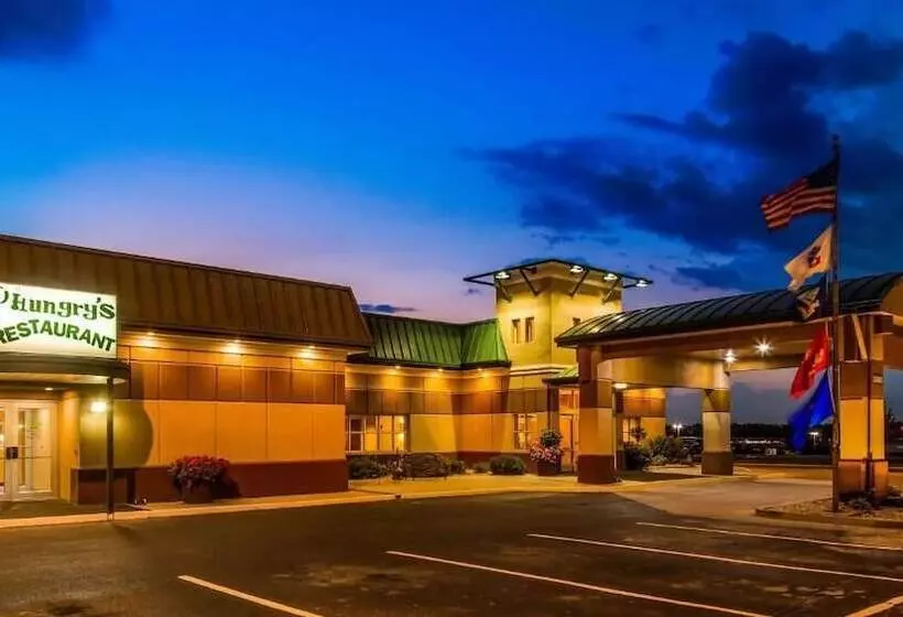 Отель Rock Island Inn & Suites Marshalltown