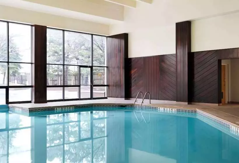 Hotel Buffalo Marriott Niagara