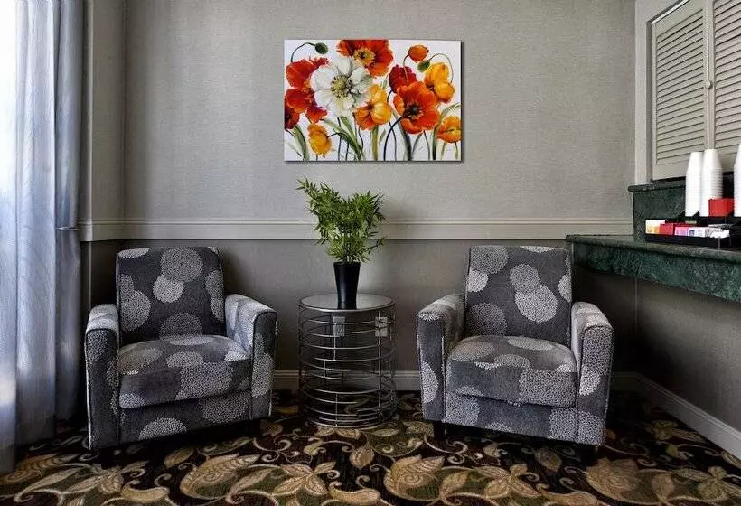 Отель City Center Inn And Suites