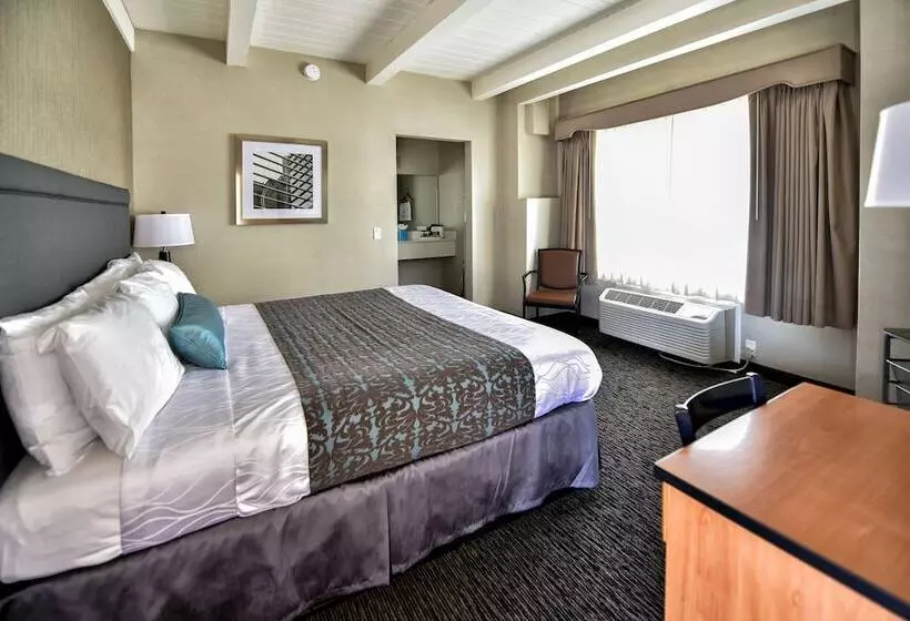 Отель City Center Inn And Suites