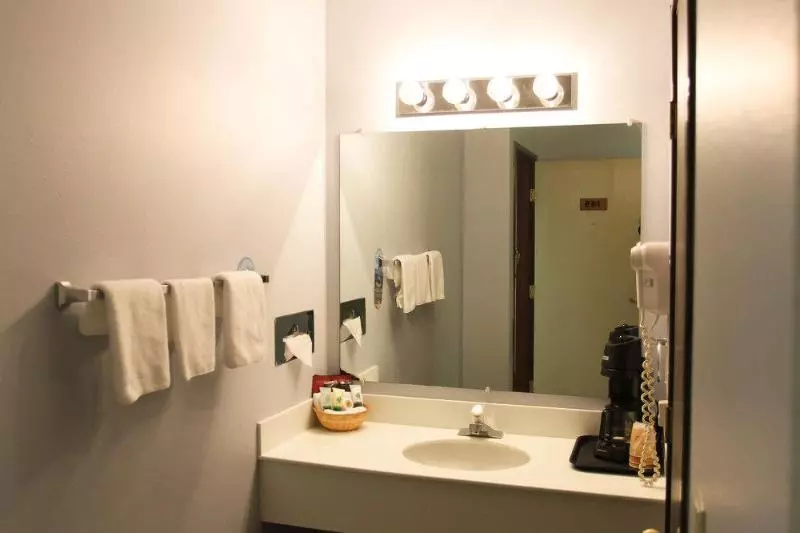 فندق Clover Island Inn