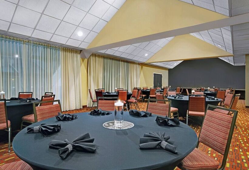 בית מלון כפרי Courtyard Chicago Elmhurst/oakbrook Area