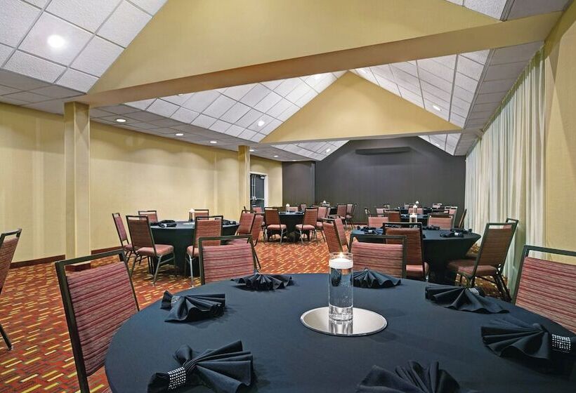 בית מלון כפרי Courtyard Chicago Elmhurst/oakbrook Area