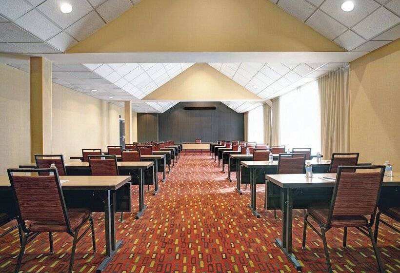 בית מלון כפרי Courtyard Chicago Elmhurst/oakbrook Area