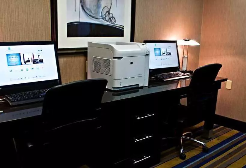 هتل Embassy Suites By Hilton St. Louis Airport