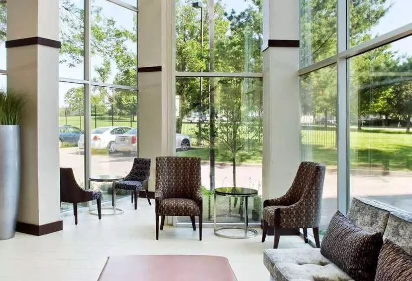 هتل Embassy Suites By Hilton St. Louis Airport