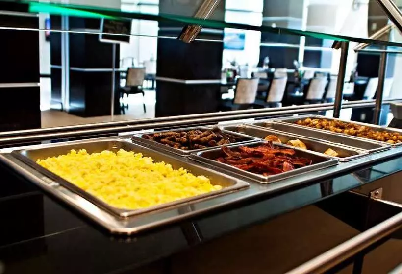 هتل Embassy Suites By Hilton St. Louis Airport