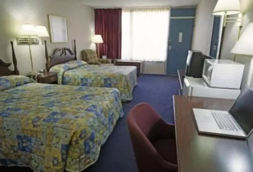 בית מלון כפרי Express Airport Inn