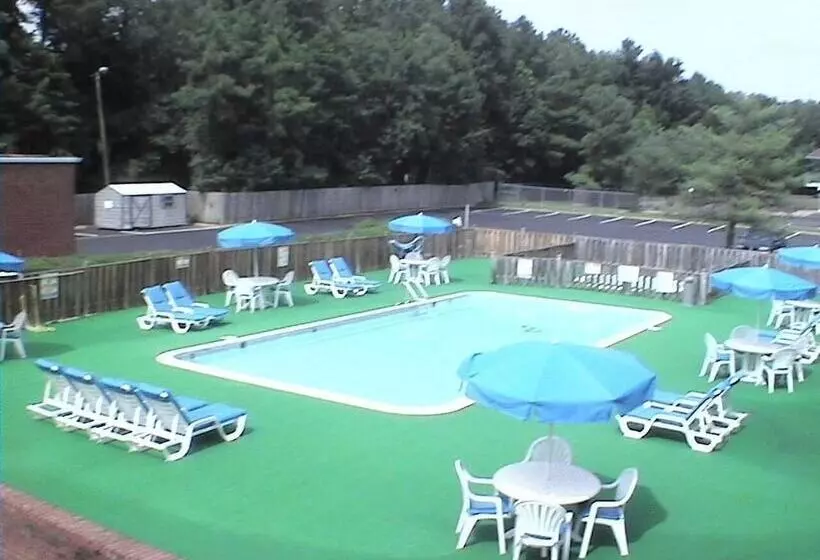 בית מלון כפרי Express Airport Inn