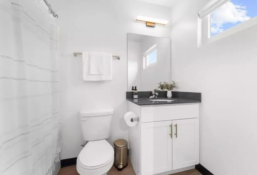 هتل Falls Edge Studios