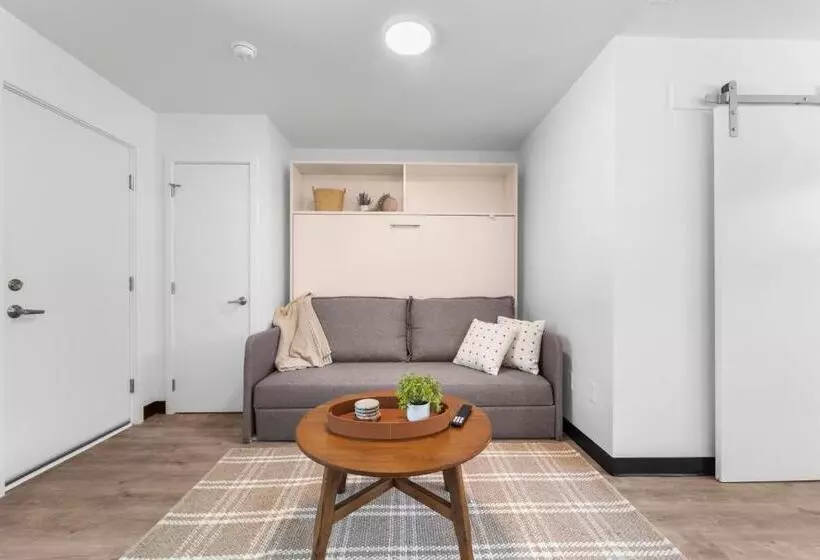 هتل Falls Edge Studios