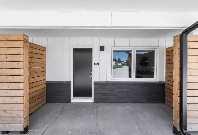 هتل Falls Edge Studios