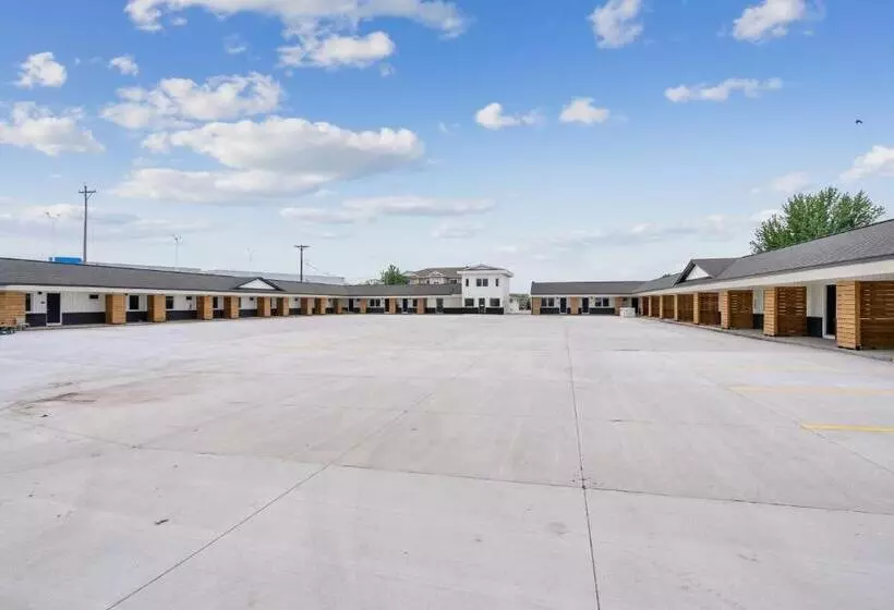 هتل Falls Edge Studios