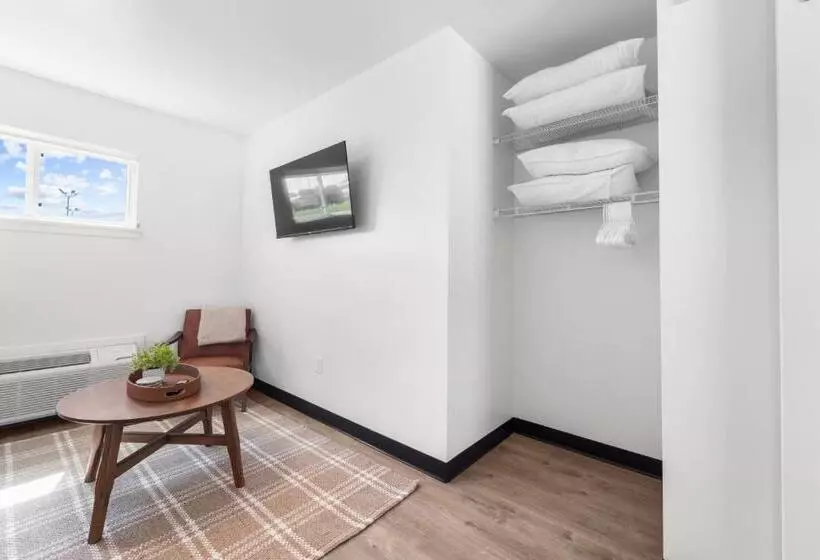 هتل Falls Edge Studios