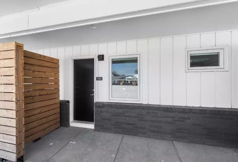 هتل Falls Edge Studios