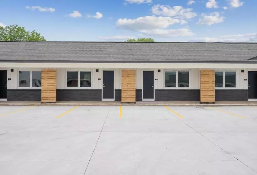 هتل Falls Edge Studios