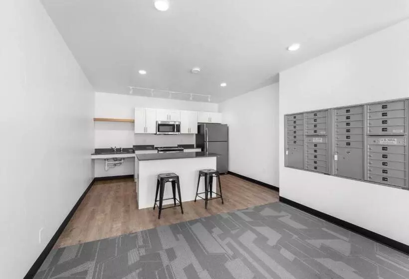 هتل Falls Edge Studios