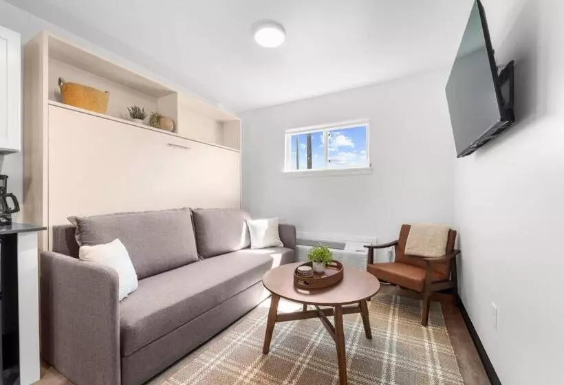 هتل Falls Edge Studios