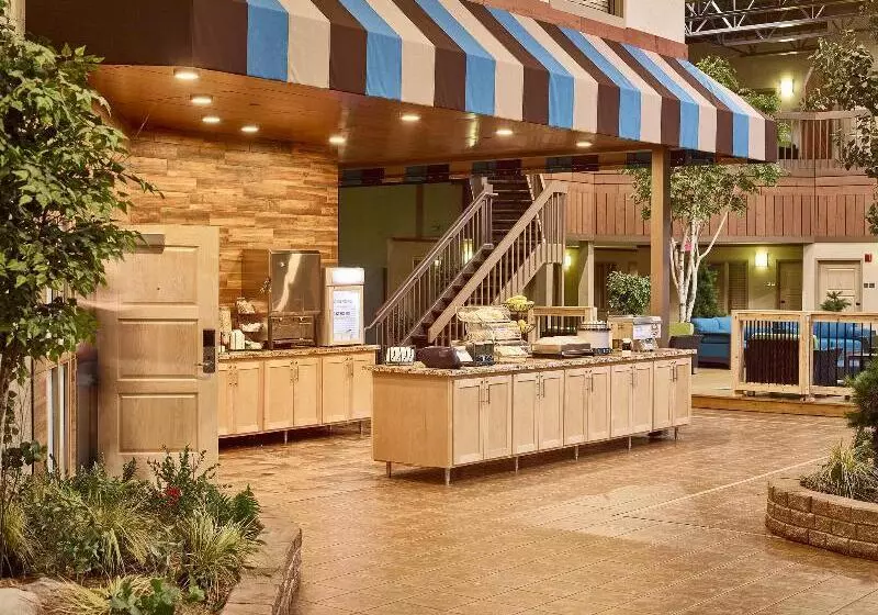 Livinn Hotel Minneapolis North / Fridley