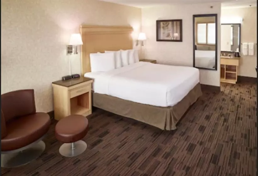 Livinn Hotel Minneapolis North / Fridley