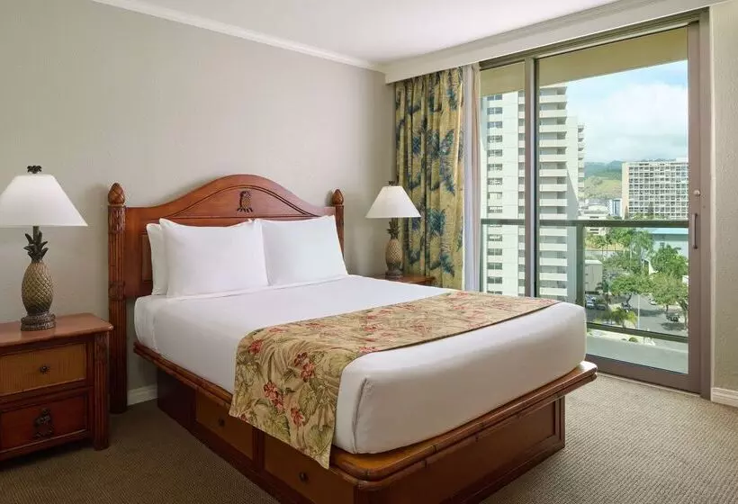 Luana Waikiki Hotel & Suites