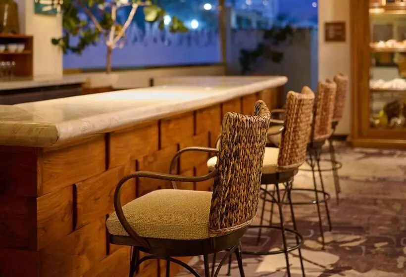 Luana Waikiki Hotel & Suites