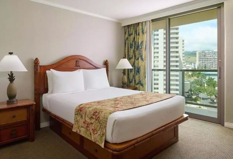 Luana Waikiki Hotel & Suites