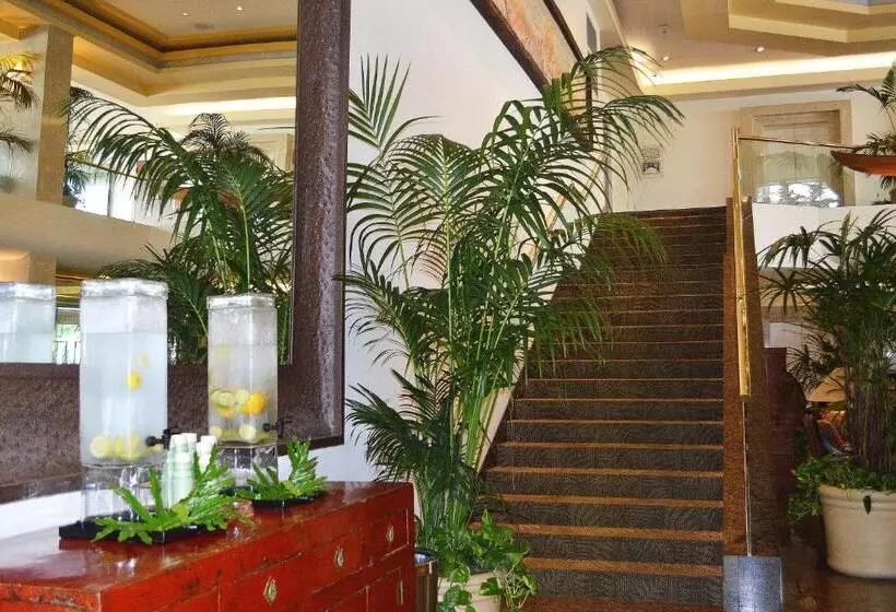 Luana Waikiki Hotel & Suites