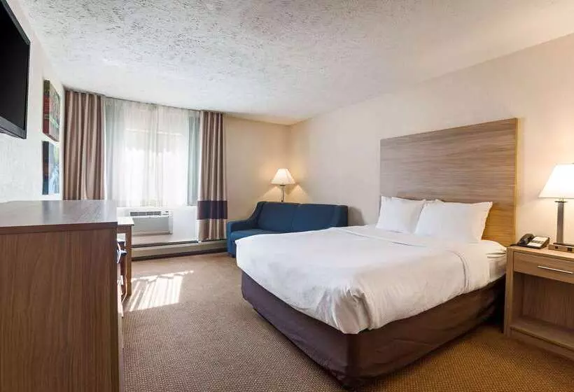 בית מלון כפרי Quality Inn Petoskey Harbor Springs