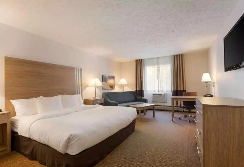 בית מלון כפרי Quality Inn Petoskey Harbor Springs