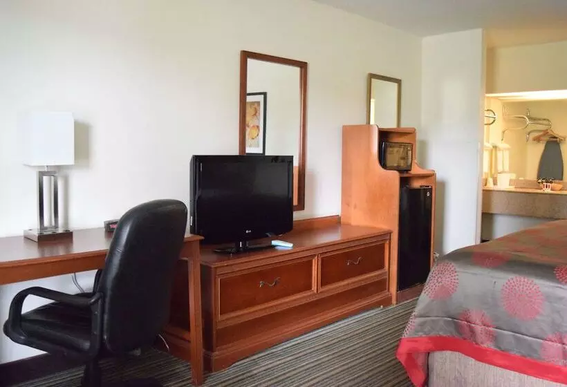 Отель Ramada By Wyndham Savannah Gateway