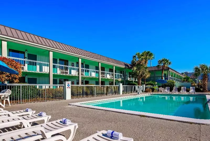 Отель Ramada By Wyndham Savannah Gateway