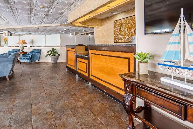 Отель Ramada By Wyndham Savannah Gateway