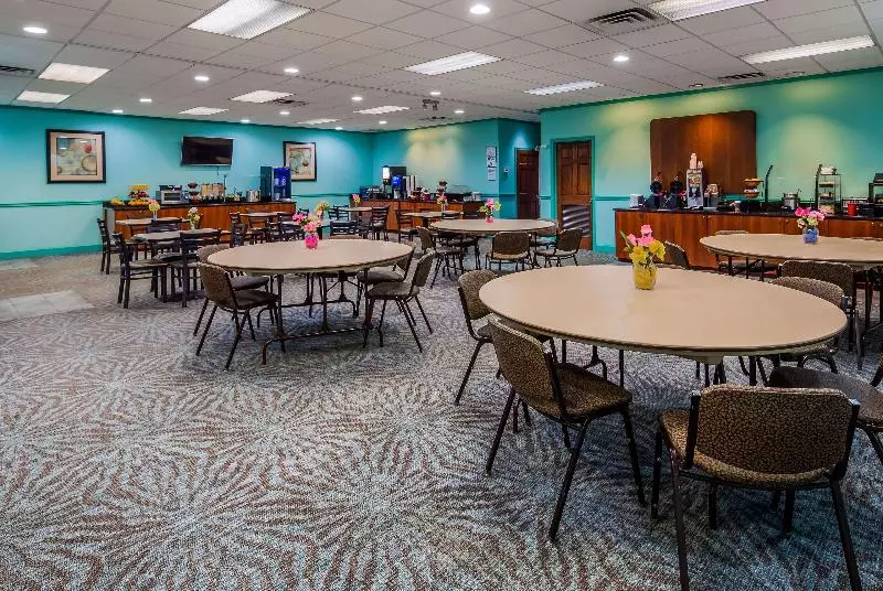 Отель Ramada By Wyndham Savannah Gateway