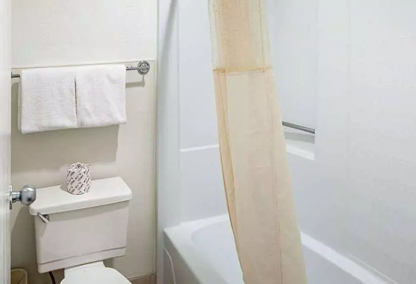 Hotel Rodeway Inn At Nevada State Capitol