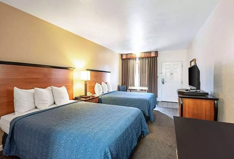 Hotel Rodeway Inn At Nevada State Capitol