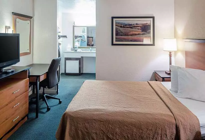 Hotel Rodeway Inn At Nevada State Capitol