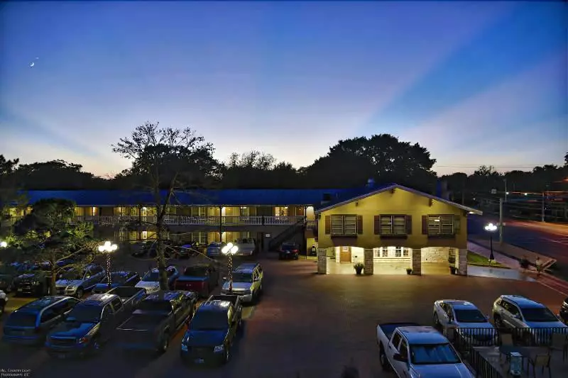 호텔 Sunday House Inn And Suites