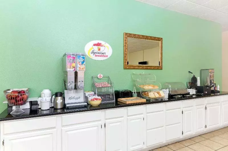 Otel Super 8 By Wyndham Longview/north