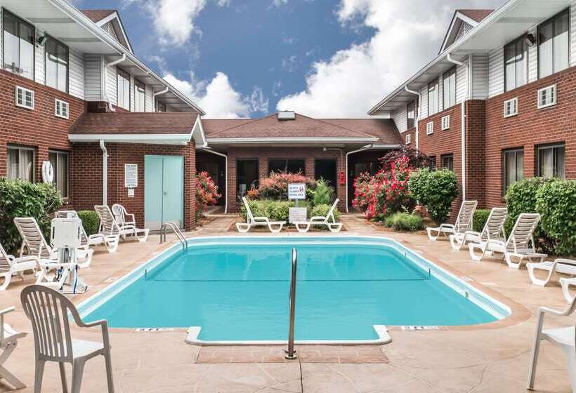 هتل Super 8 By Wyndham O'fallon