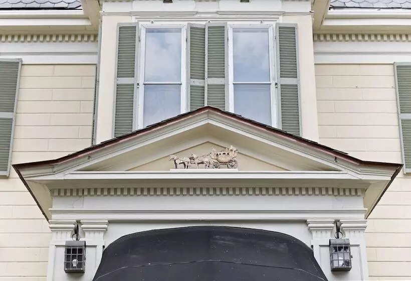 Отель The Coach House