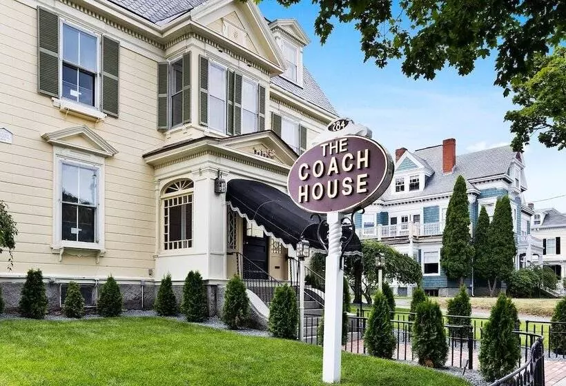 Отель The Coach House