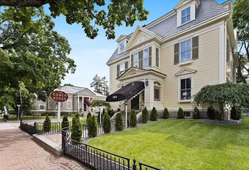 Отель The Coach House