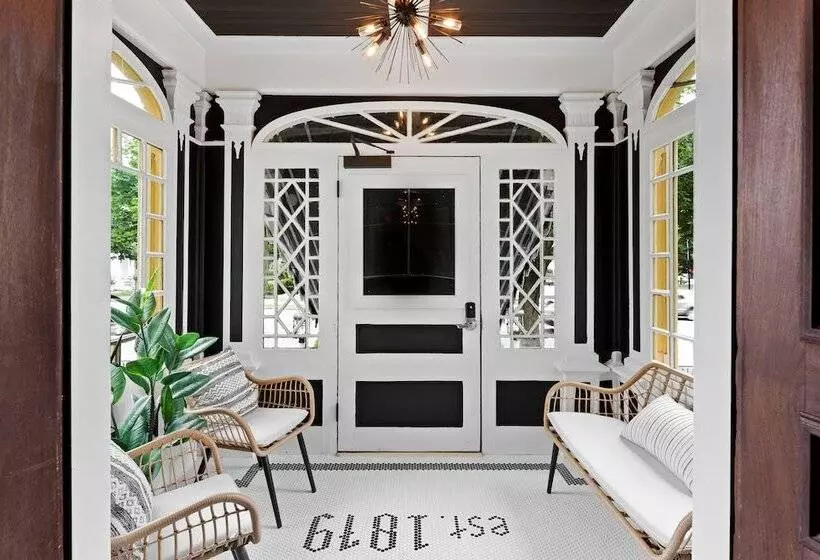 Отель The Coach House