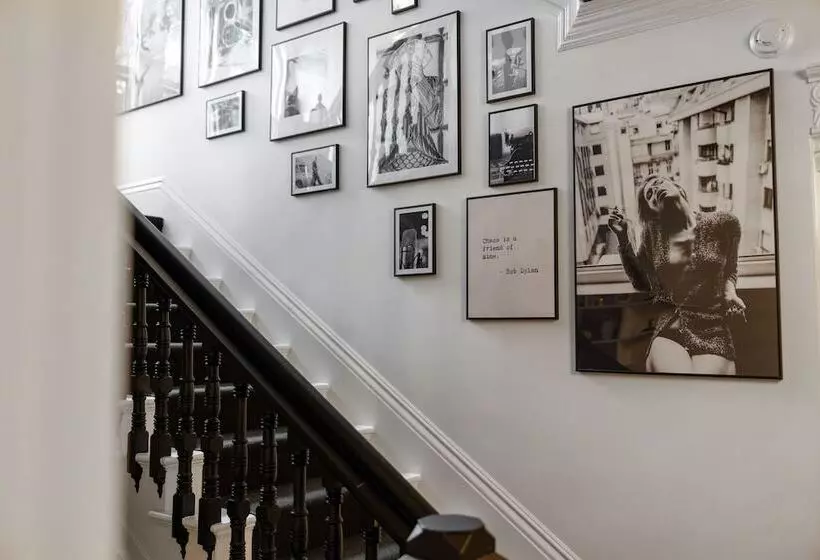 Отель The Coach House