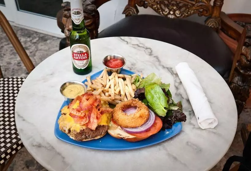 منتجع Catalina Hotel & Beach Club