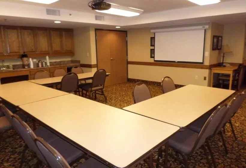 Hotel Americinn By Wyndham Pampa Event Center