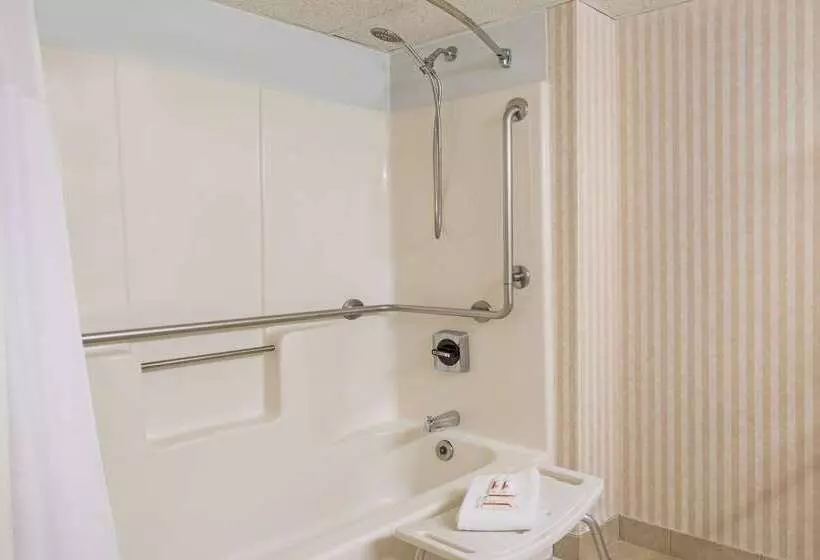 בית מלון כפרי Baymont By Wyndham Bartonsville Poconos