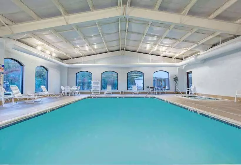 בית מלון כפרי Baymont By Wyndham Bartonsville Poconos